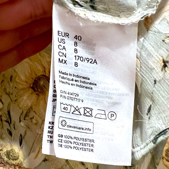 H&M Sheer Floral Flutter Sleeve Blouse - Picture 6 of 7